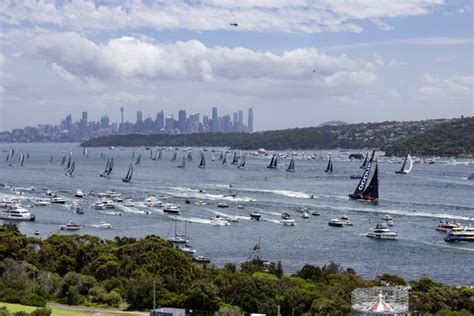 yacht tracker live sydney hobart.